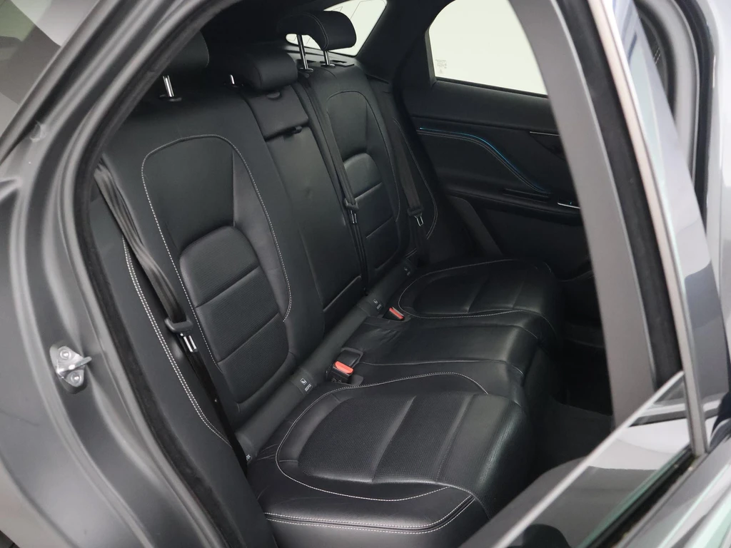 Jaguar F-PACE – foto 14