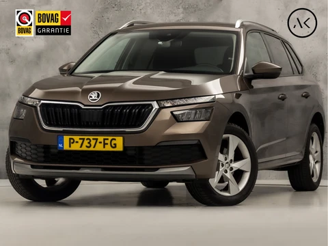 Škoda Kamiq 1.0 TSI Sport Automaat (APPLE CARPLAY, GROOT NAVI, CLIMATE, GETINT GLAS, STOELVERWARMING, SPORTSTOELEN, PARKEERSENSOREN, GETINT GLAS, NIEUWSTAAT)