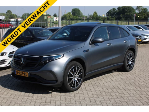 Mercedes-Benz EQC 400 4MATIC 80kWh AMG LINE <<MAGNO GREY>> SCHUIFDAK MEMORY HEAD-UP 360-CAMERA TREKHAAK 20''