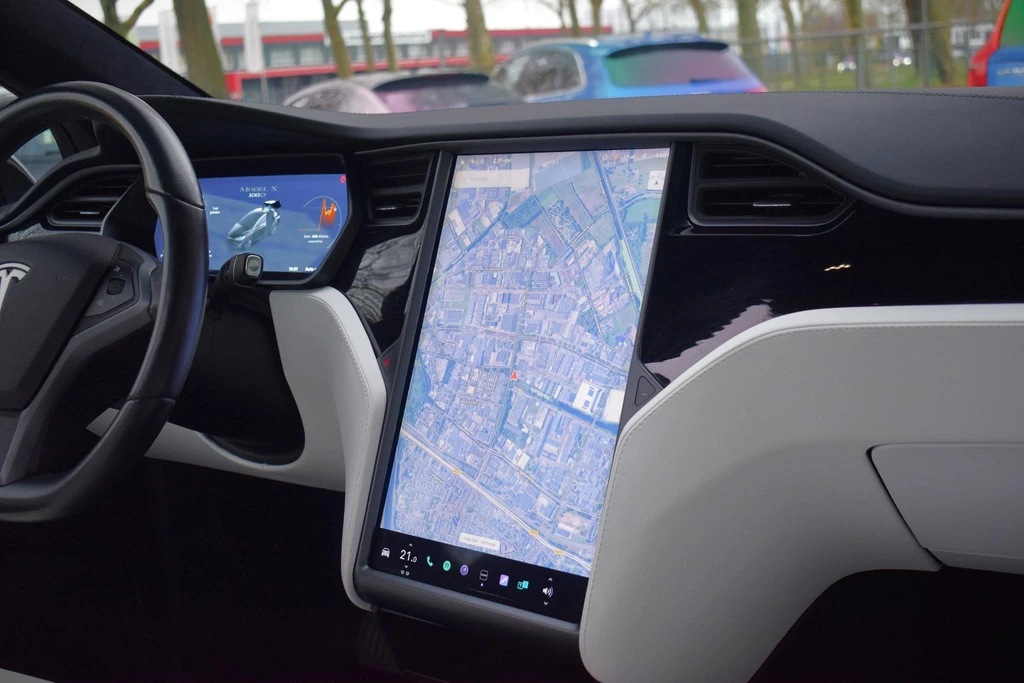 Tesla Model X – foto 17