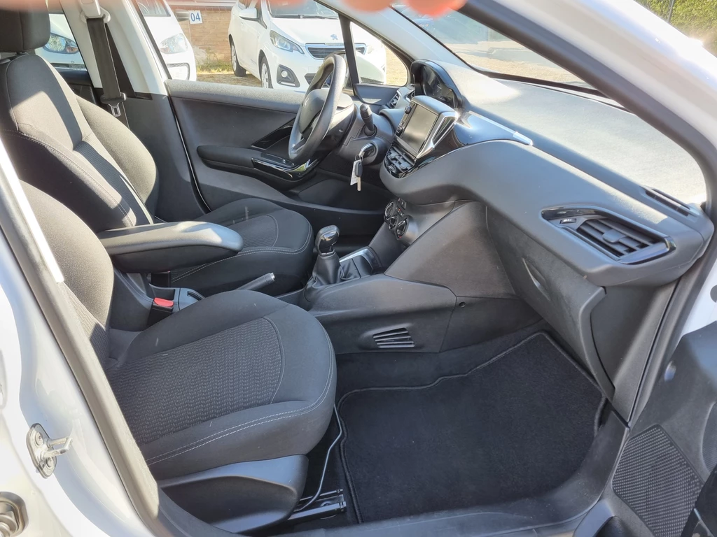 Peugeot 208 – foto 12