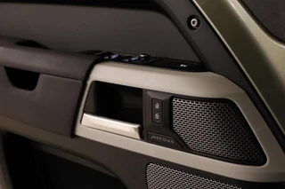 Land Rover Defender – thumbnail 17