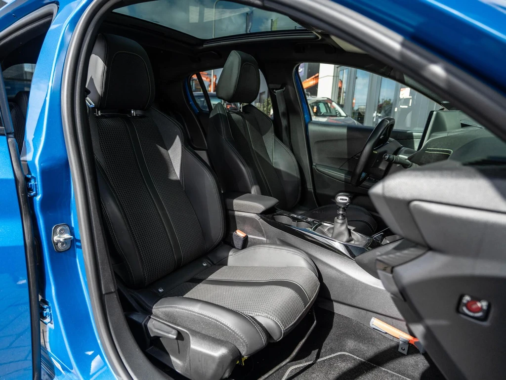 Peugeot 208 – foto 12