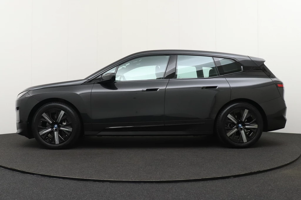 BMW iX – foto 2