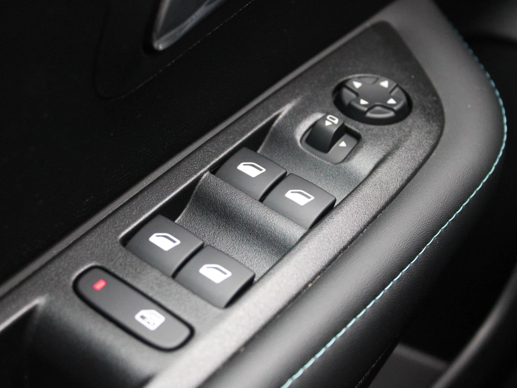 Peugeot e-208 – foto 12