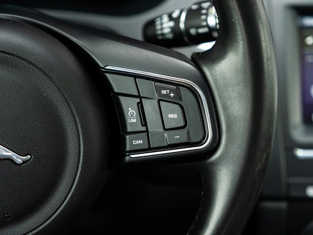 Jaguar E-PACE – foto 26