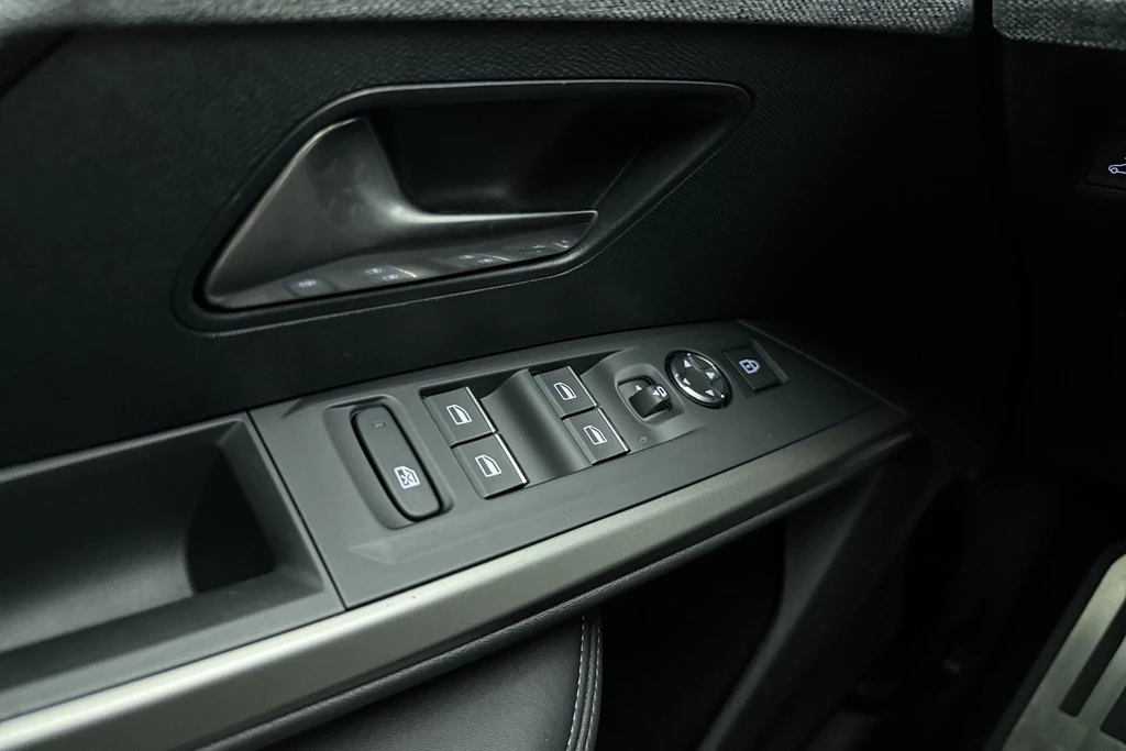 Peugeot e-5008 – foto 23