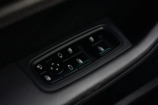 Porsche Taycan – thumbnail 24