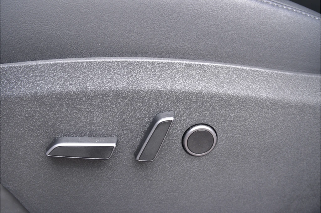 Tesla Model Y – foto 8