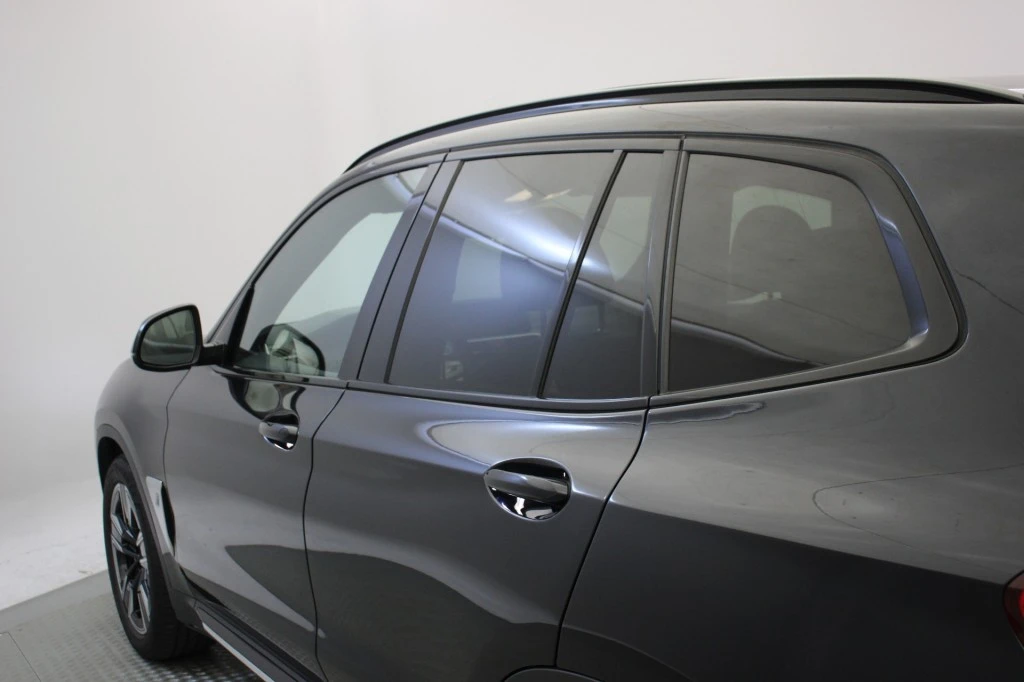 BMW iX3 – foto 4