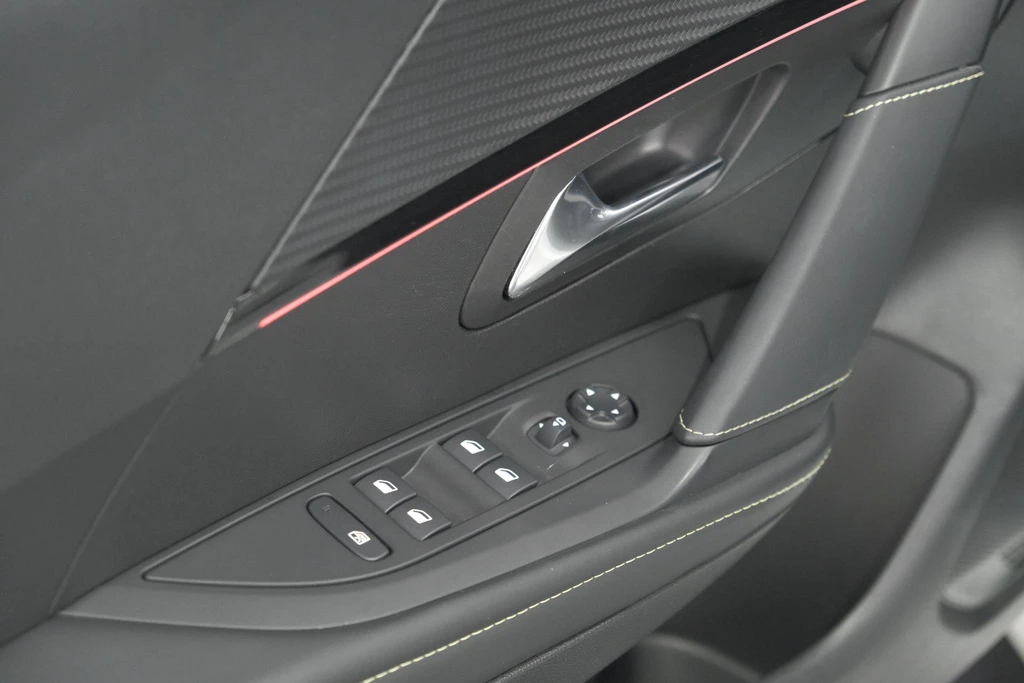 Peugeot e-208 – foto 27