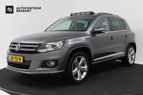 Volkswagen Tiguan 1.4 TSI R-Line Edition (PANORAMADAK, TREKHAAK, STOELVERWARMING, ELEKTR STOELEN, NAVIGATIE, SENSOREN)