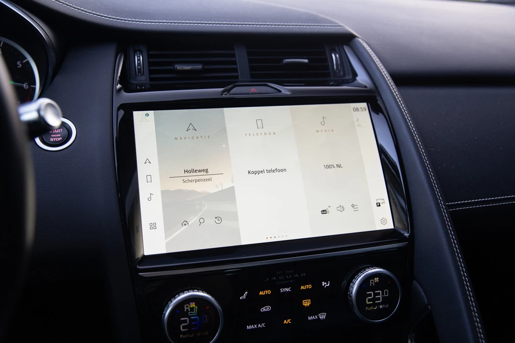 Jaguar E-PACE – foto 17
