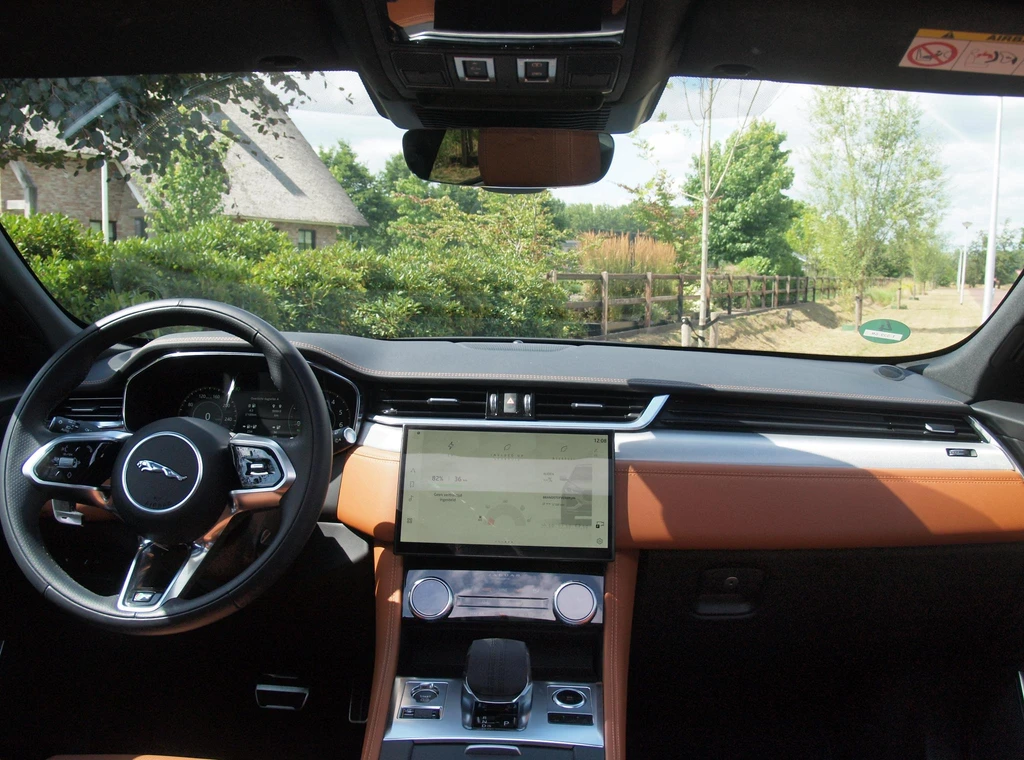 Jaguar F-PACE – foto 19