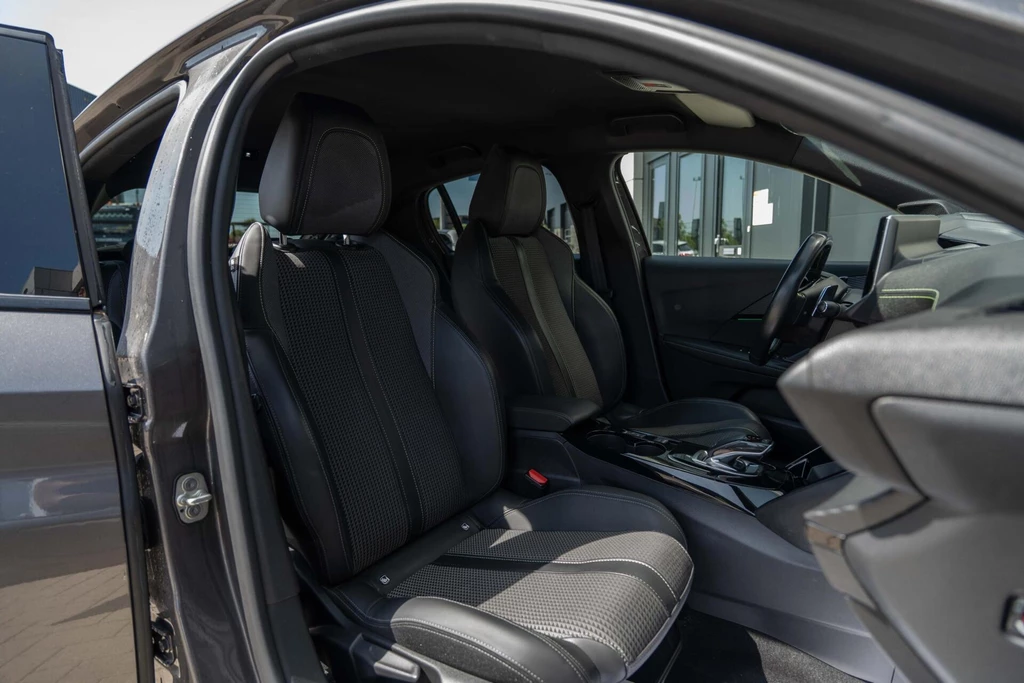 Peugeot 208 – foto 11