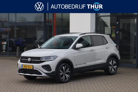 Volkswagen T-Cross 1.0 TSI Life Edition 95PK / 70kW, 17" 'Manila' LMV, LED koplampverlichting, Multimedia pakket (navigatie 'discover media', verkeerstekenherkenning, Apple Carplay / Android Auto, telefoon draadloos oplaadbaar), Comfort Pakket (parkeersensoren vóór en achter (pdc), achteruitrijcamera (rear view), sleutelloos vergrendel- en startsysteem (keyless access), voorstoelen verwarmbaar), adaptieve cruise control (acc)