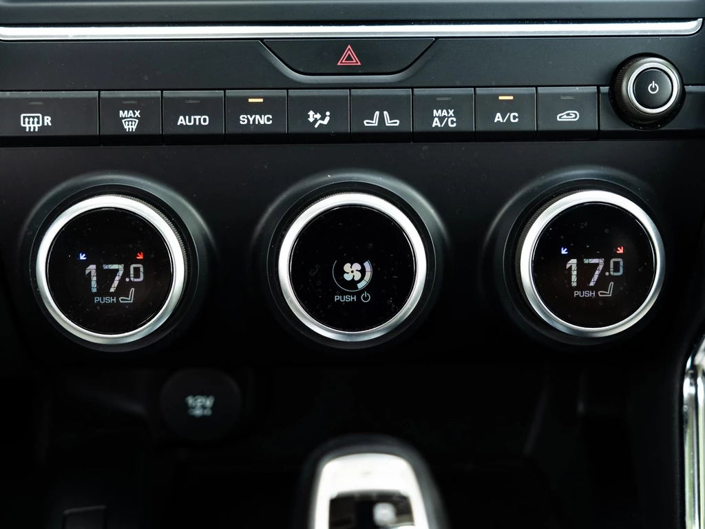 Jaguar E-PACE – foto 29