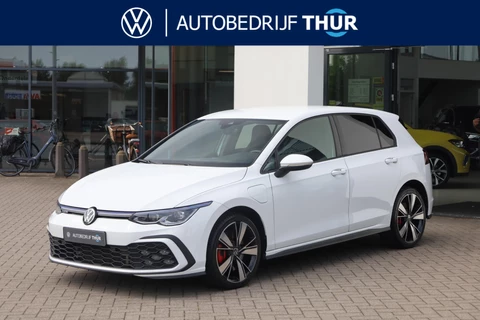 Volkswagen Golf 1.4 eHybrid GTE 245PK / 180kW LED Matrix IQ.Lights, achteruitrijcamera, 3-zone climatronic, draadloos telefoon laden, voorstoelen + stuurwiel verwarmbaar, Apple Carplay & Android Auto, instelbare rijprofielen (Driving Profiles), full map navigatie, adaptive cruise control met Stop & Go, volledig digitaal instrumentenpaneel (Digital Cockpit), Keyless Go, extra getint glas achter, 18'' LMV