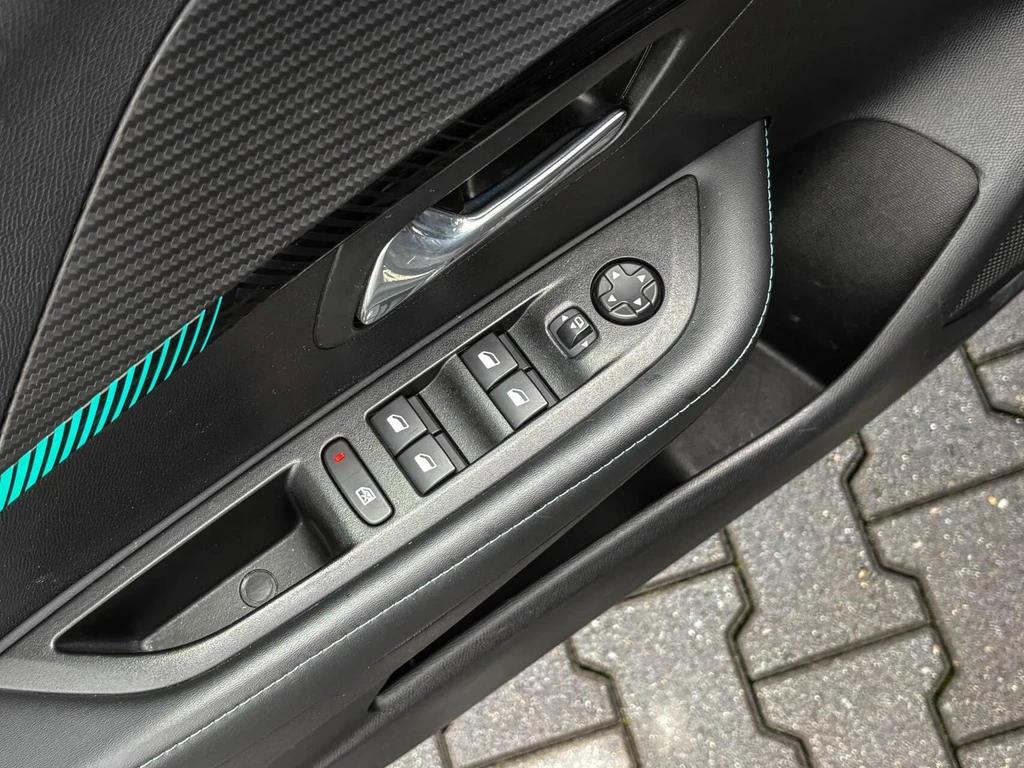 Peugeot e-208 – foto 44