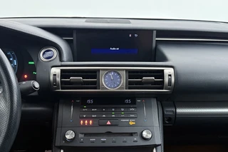 Lexus IS – thumbnail 25