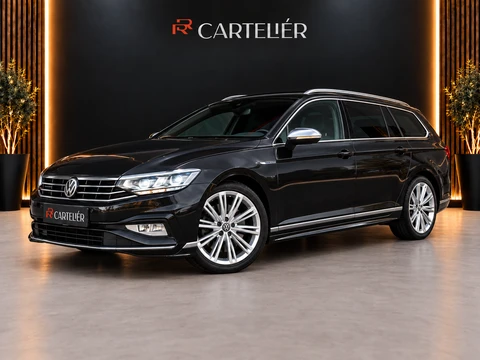 Volkswagen Passat Variant  1.5 TSI R-Line 150PK | Digital Dash | IQ Drive | Trekhaak | Carplay | Stoelverwarming | Adaptive Cruise | Stoelmassage | Font & Lane Assist | Automaat | Camera | Draadloze Telefoonlader | Half Leder - Alcantara | F1 Flippers