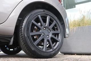 Toyota Yaris – thumbnail 9