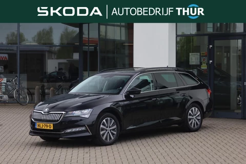 Skoda Superb Combi 1.4 TSI iV Ambition PL €651 p/m* | SOH 99,47% | 218PK / 160kW, Achteruitrijcamera (rear view), Apple Carplay & Android Auto, verwarmbare voorstoelen, verwarmbaar multifunctioneel lederen stuurwiel, dynamische onderstelregeling (DCC), elektrisch bedienbare achterklep, wegklapbare trekhaak, full map navigatie, parkeersensoren voor en achter (pdc), volledig digitaal instrumentenpaneel, cruise control, 2-zone Climatronic, 17'' LMV 'Drakon', elektrisch verstel-, verwarm- en inklapbare buitenspiegels (spiegel pakket)