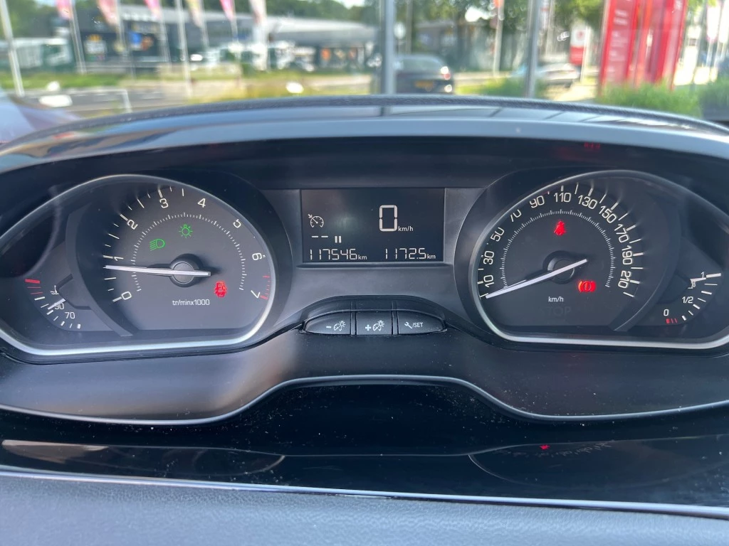 Peugeot 208 – foto 11