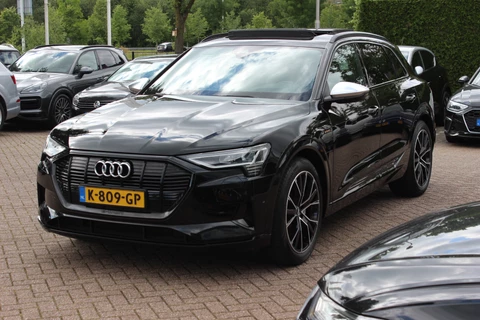 Audi e-tron 50 quattro S edition 71 kWh / SoH 91,5% / Panoramadak / Camera / Head-up / B&O / Luchtvering / 20'' / Matrix LED / CarPlay / Stoelverwarming / Dodehoek / DAB / ACC