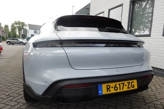Porsche Taycan – thumbnail 4