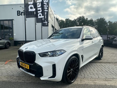 BMW X5 xDrive50e M-sport bj2023 BTW *Pano *Head-up *22inch *Trekhaak