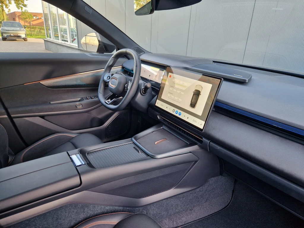 Lynk & Co 08 – foto 11
