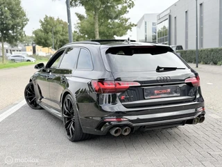 Audi RS4 – thumbnail 4
