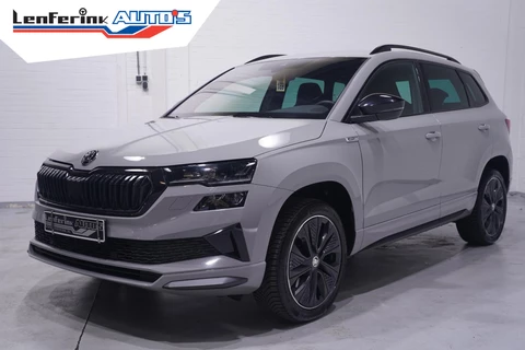 Skoda Karoq 1.5 TSI ACT Sportline Business NAP Camera Wegklapbare trekhaak Apple Carplay Stuur- en stoelverwarming v+a