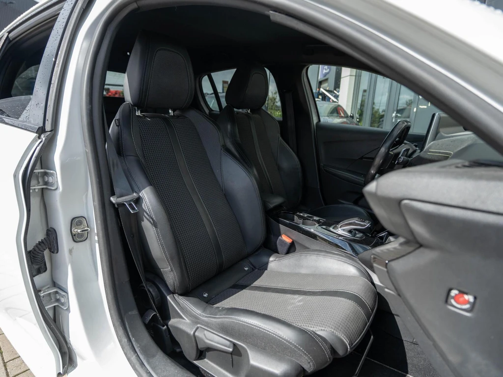 Peugeot 208 – foto 10