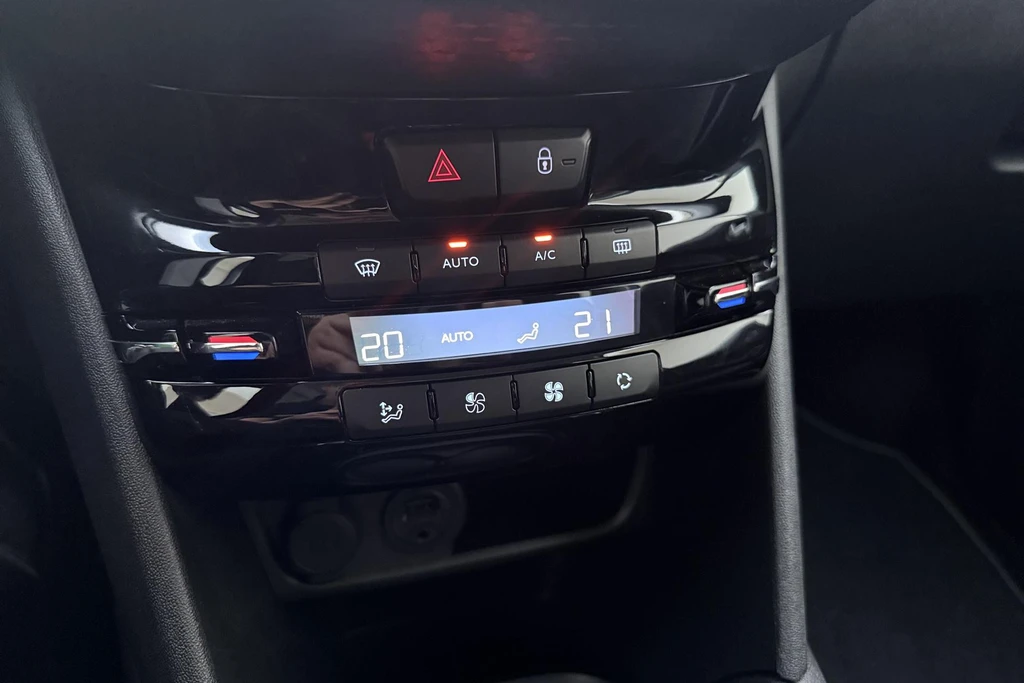 Peugeot 208 – foto 18