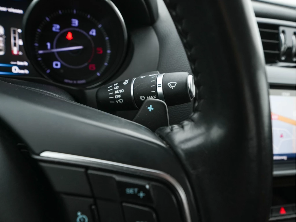 Jaguar XE – foto 17