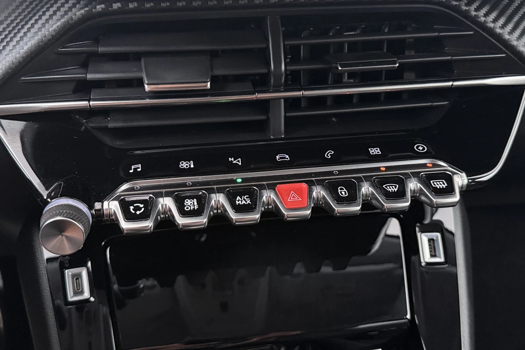 Peugeot e-208 – foto 28