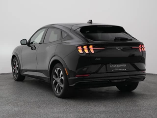 Ford Mustang Mach-E – thumbnail 4
