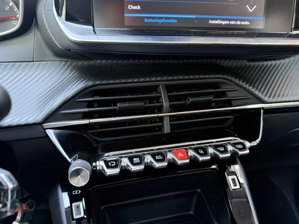 Peugeot 208 – foto 24
