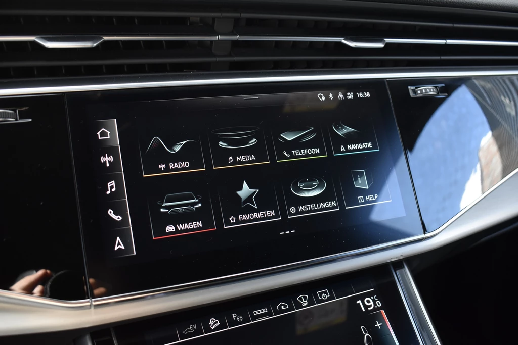 Audi Q8 – foto 18