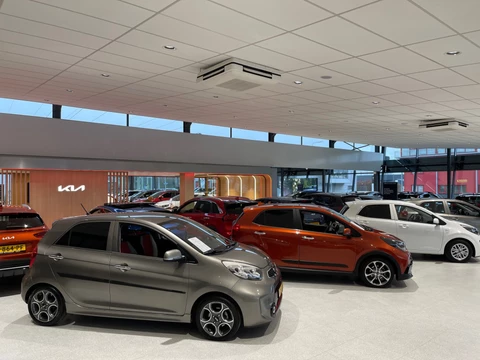 Kia e-Niro DynamicPlusLine 64 kWh - Schuif-/kanteldak - Stoel-/stuurverwarming - Keyless - Cruise Control Adaptief - Fabrieksgarantie tot 05-2029