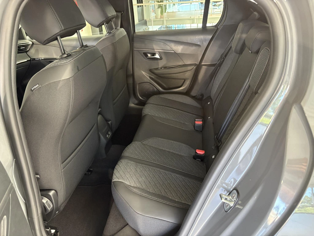 Peugeot 208 – foto 12