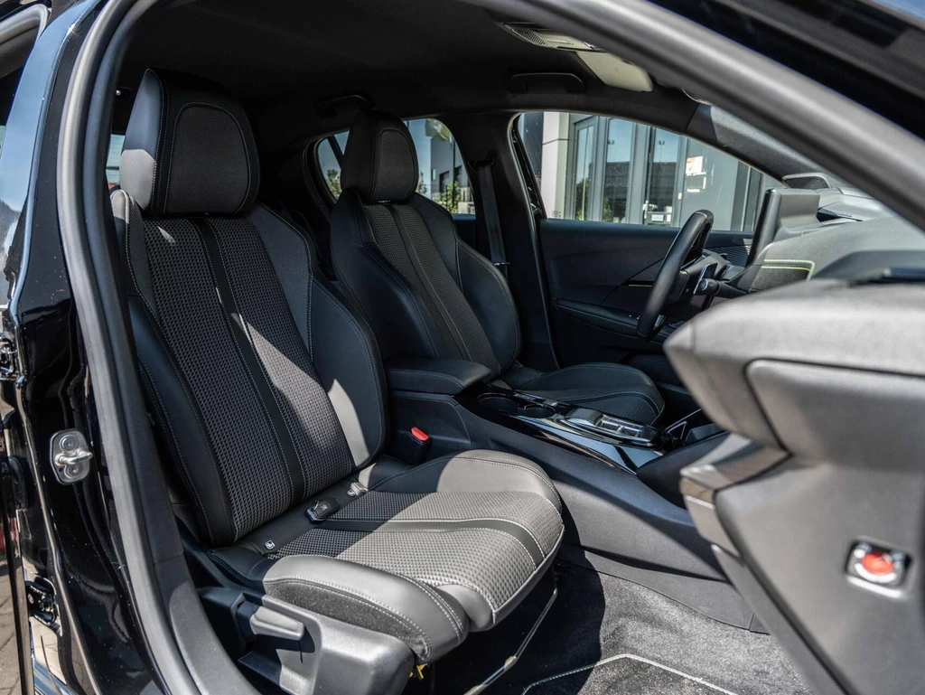 Peugeot 208 – foto 11