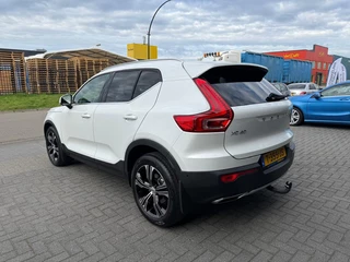 Volvo XC40 – thumbnail 2