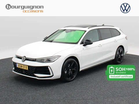 Volkswagen Passat Variant 1.5 eHybrid 272 Pk R-Line | Black Style | Stoel/Stuurverwarming | Panoramadak | 360 Camera | Head Up | Memory | Trekhaak | 19 Inch | 155 Km !!