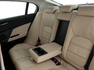 Jaguar XE – thumbnail 22