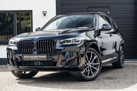 BMW X3 XDrive30e M-sport Carbon Zwart Pano H&K HUD Trekhaak