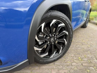 Lexus UX – thumbnail 9