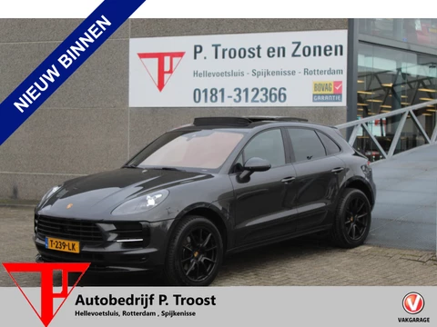 Porsche Macan 2.0 Panoramadak/Adaptive cruise control/Lederen bekleding/Elektr. verstelbare stoelen met geheugen/Navigatie/Achteruitrijcamera/Voor- en achterstoelen verwarmd/Elek. achterklep/Parkeersensoren/Privacy glas/20 inch